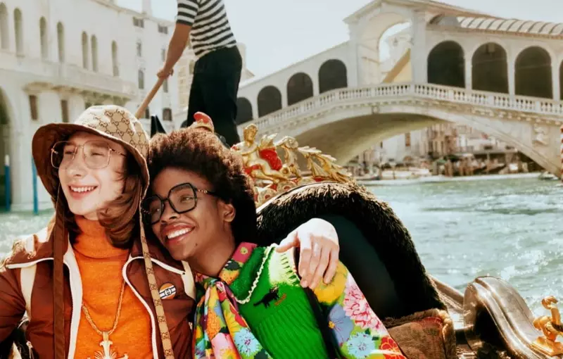 Modellen poseren in Venetië voor de campagne van Gucci Eyewear lente-zomer 2021.