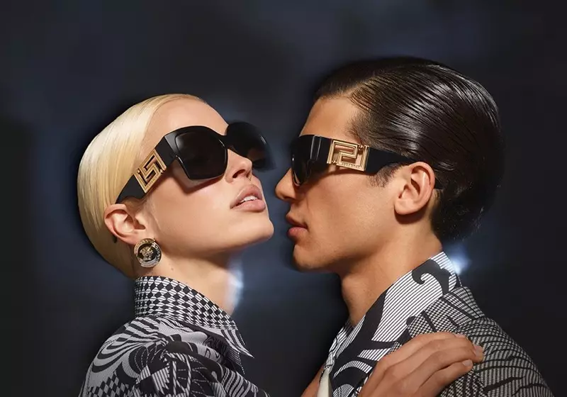 Fien Kloos lan Davide Lenoci dadi bintang ing kampanye musim dingin Versace Eyewear 2020.