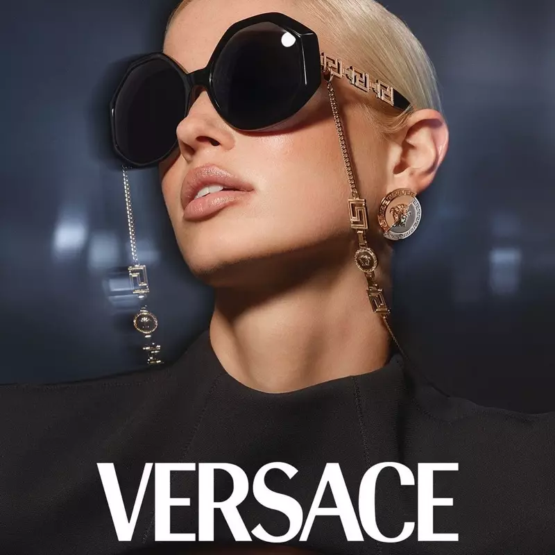 Versace Eyewear qış 2020 kampaniyasını təqdim edir.