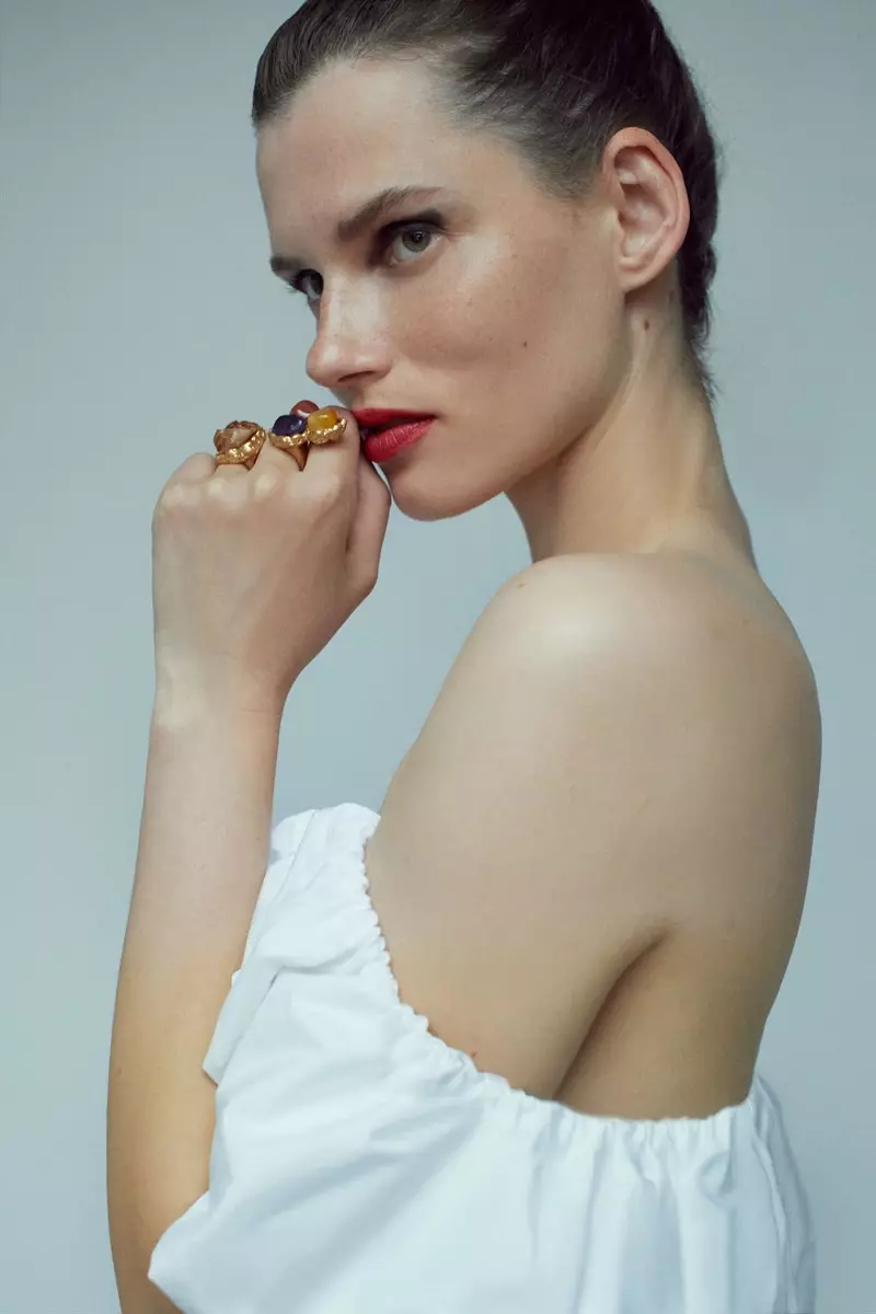 Giedre Dukauskaite es posa elegant amb els últims dissenys de Zara
