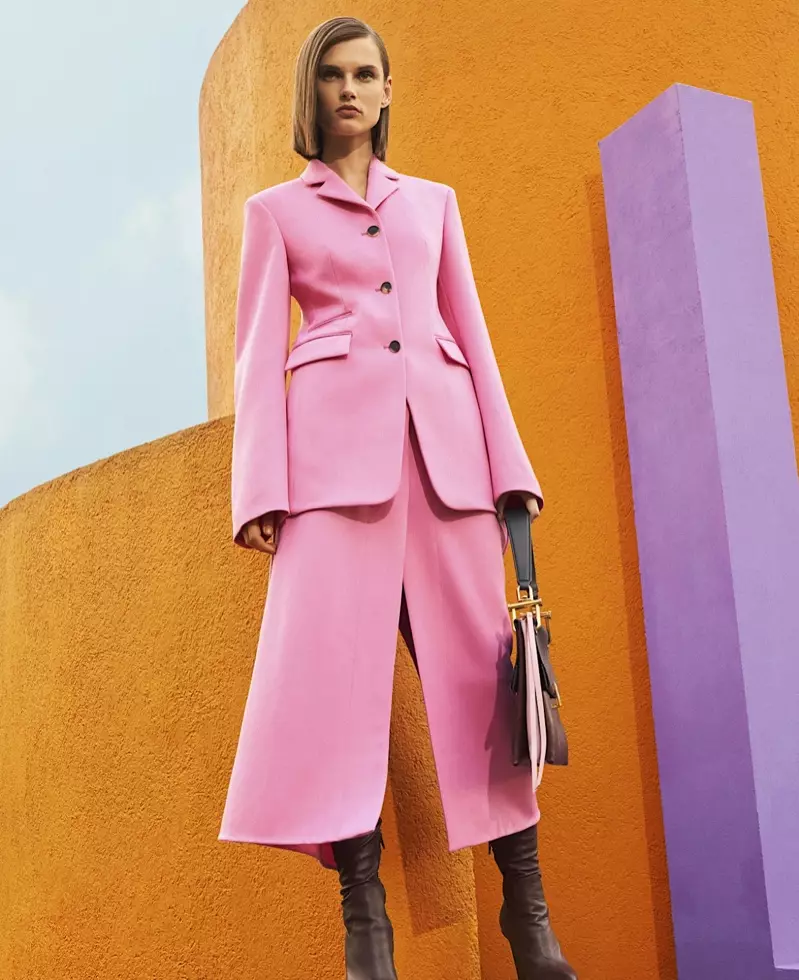 Giedre Dukauskaite tager på ny sæson Brights for Harper's Bazaar