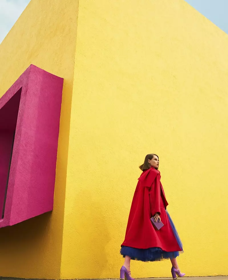 Giedre Dukauskaite tager på ny sæson Brights for Harper's Bazaar