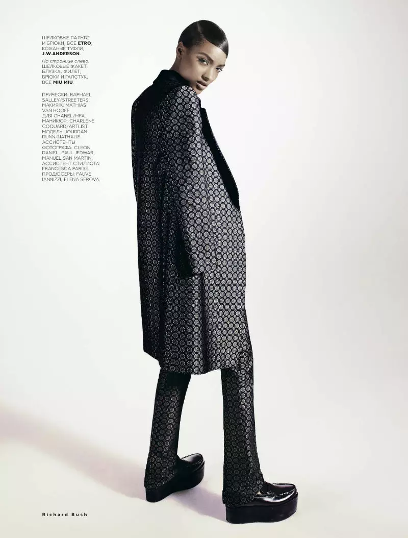 Jourdan Dunn er Pretty in Patterns for Vogue Russia oktober 2012 av Richard Bush