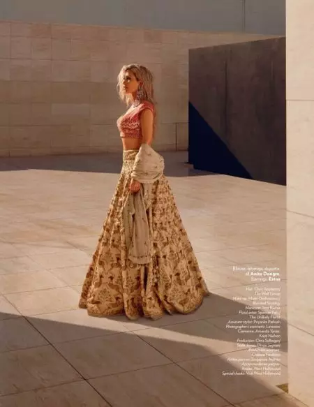 Kim Kardashian posa em Red-Hot Fashions para Vogue Índia