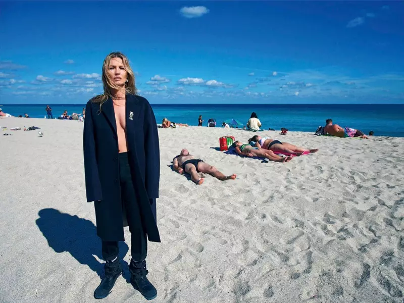 Kate Moss gaat naar het strand in Dior Designs voor i-D