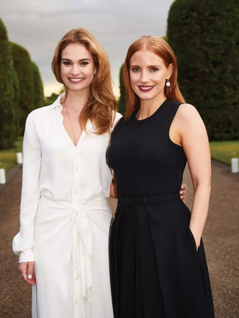 Lily James och Jessica Chastain