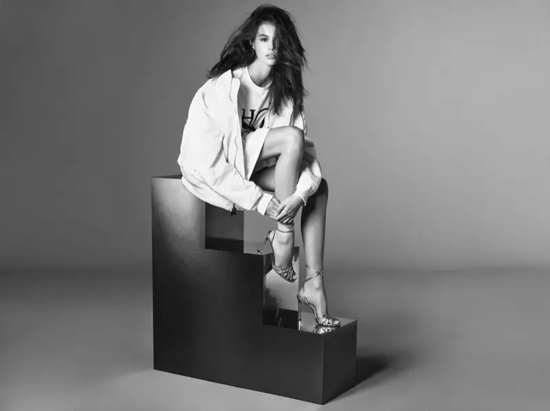 Model Kaia Gerber yana gaban Jimmy Choo kamfen bazara-lokacin 2019