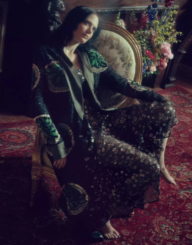 Eva Green siv lub rooj zaum hauv Etro tsho nrog Valentino maxi tiab