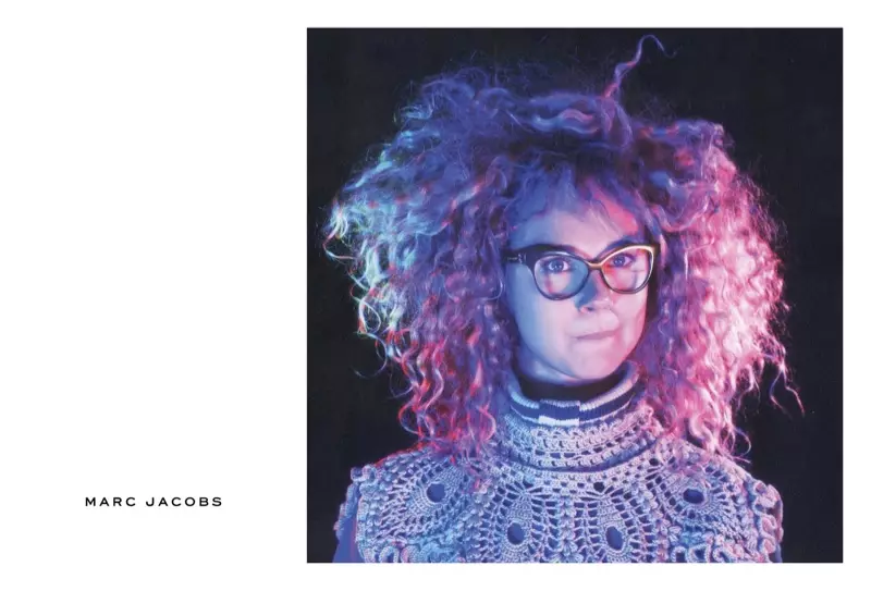 Juno Temple aperas en la aŭtuno-vintra 2016 kampanjo de Marc Jacobs