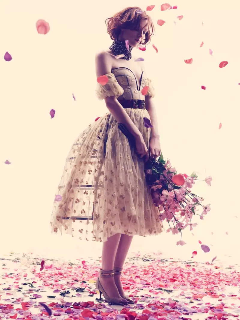 Karen Elson Embraces Spring for Harper's Bazaar UK Mee 2013 vum Alexi Lubomirski