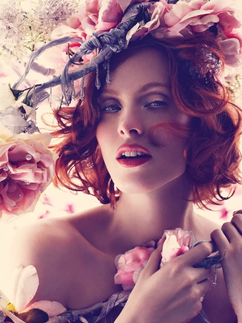 Karen Elson prijíma jar pre Harper's Bazaar UK máj 2013 od Alexiho Lubomirského