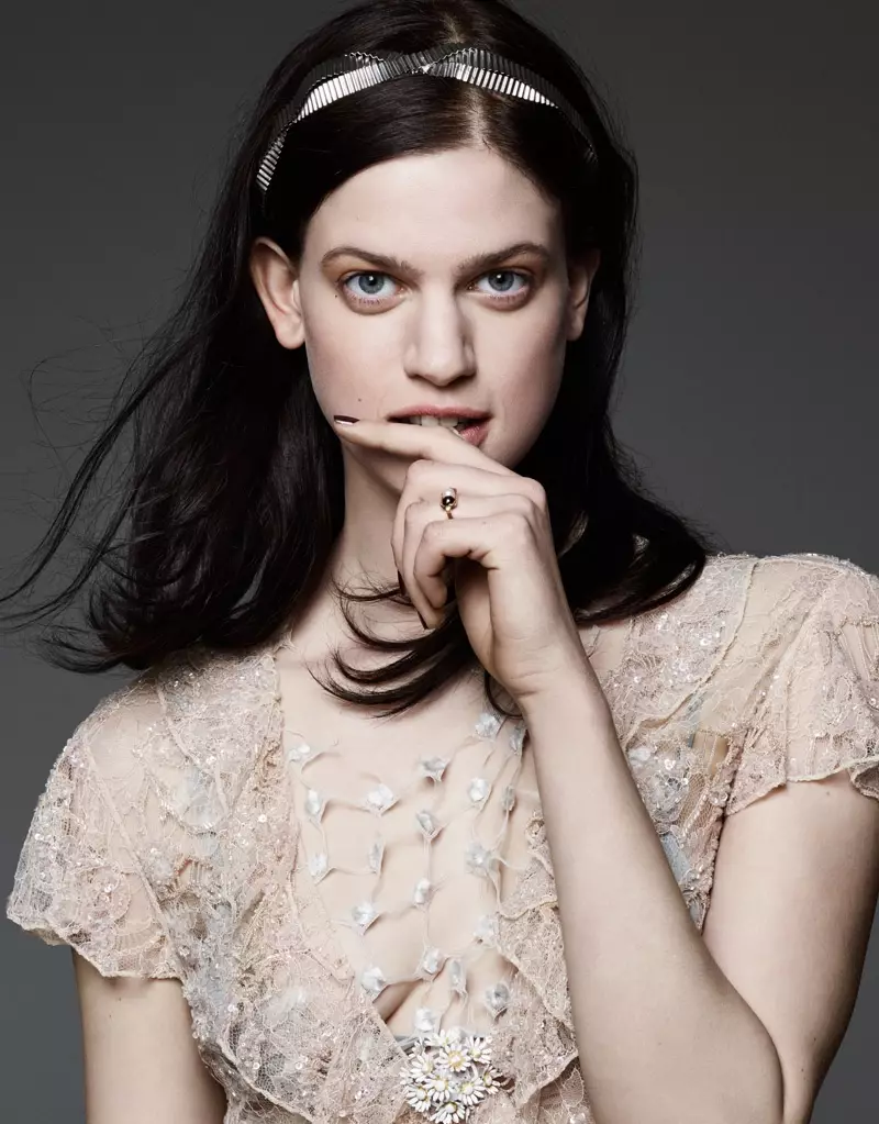 Lily McMenamy obtém seu close up para Grazia France por Jason Kim