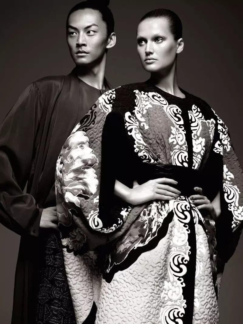 Toni Garrn Pandang Timur untuk Vogue Jerman Disember 2012 oleh Alexi Lubomirski