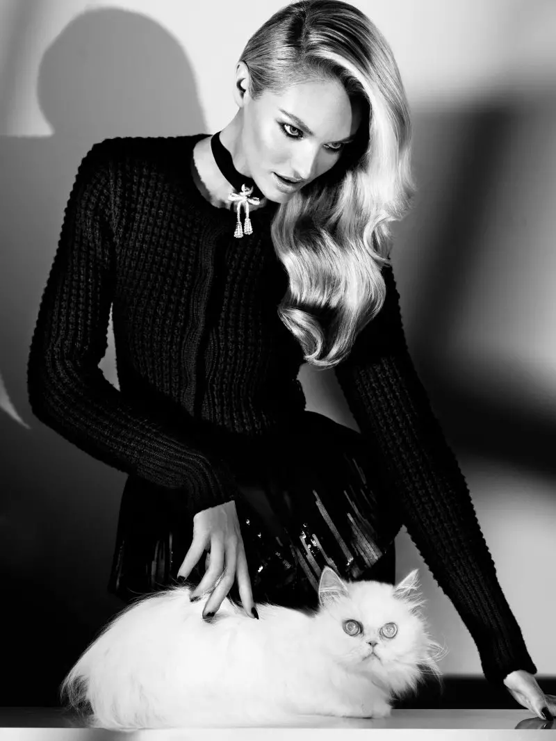 Candice Swanepoelek Glam-a lortu du Numéro Tokyo-ren 2012ko iraileko Cover Shoot-erako