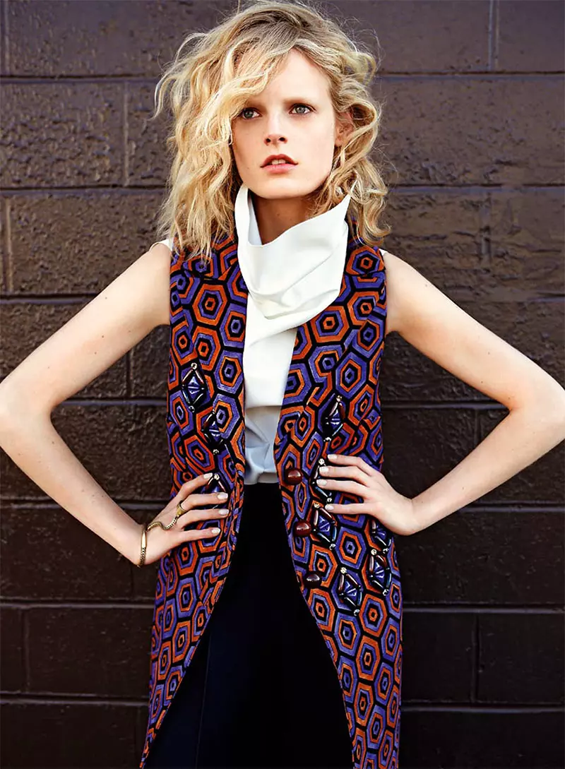 Hanne Gaby Odiele Bergaya dan Membintangi Cerita Sampul S Moda Oktober 2012