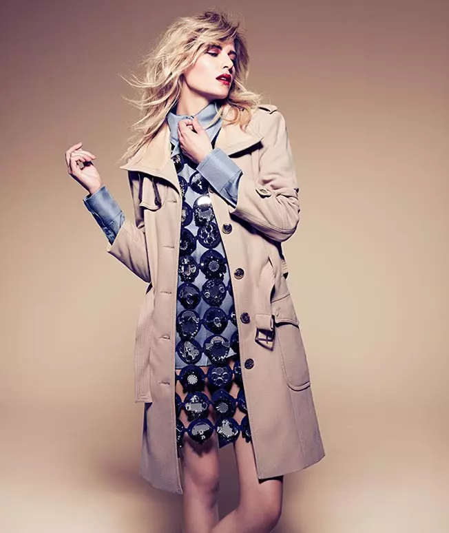 Elyse Saunders Dons Autumn Coats rau Grazia Lub Tebchaws Yelemees los ntawm Gyslain Yarhi