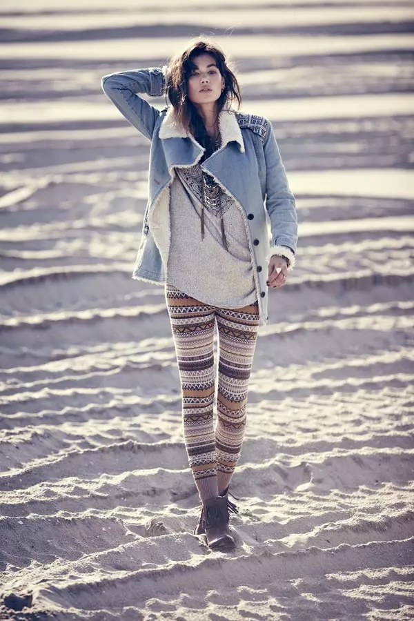Sheila Marquez Dons Desert Style for Free People's 10월 룩북