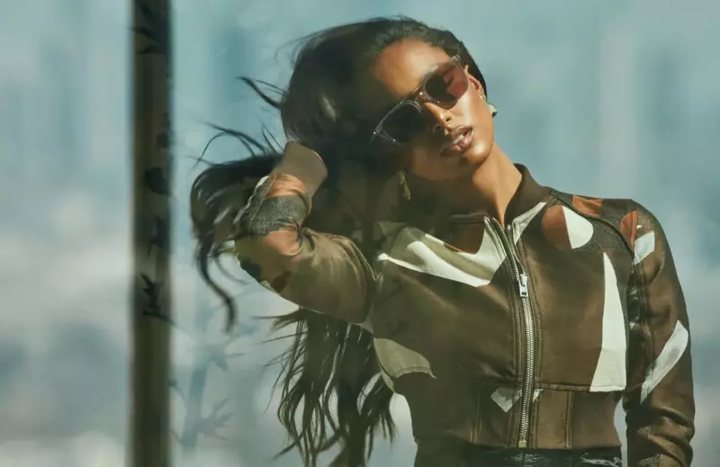 Jasmine Tookes posa para a campaña Oliver Peoples x FRÈRE.