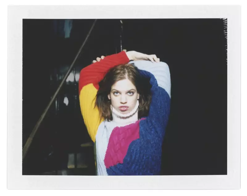 Iceberg Kais Lily McMenamy rau Polaroid Shot Fall 2015 Kev Sib Tw