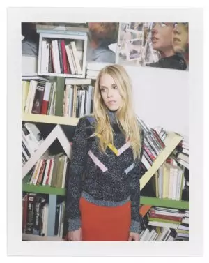 Iceberg Kais Lily McMenamy rau Polaroid Shot Fall 2015 Kev Sib Tw