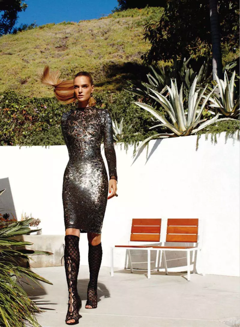 Gertrud Hegelund oleh Tom Munro untuk Harper's Bazaar US Februari 2011