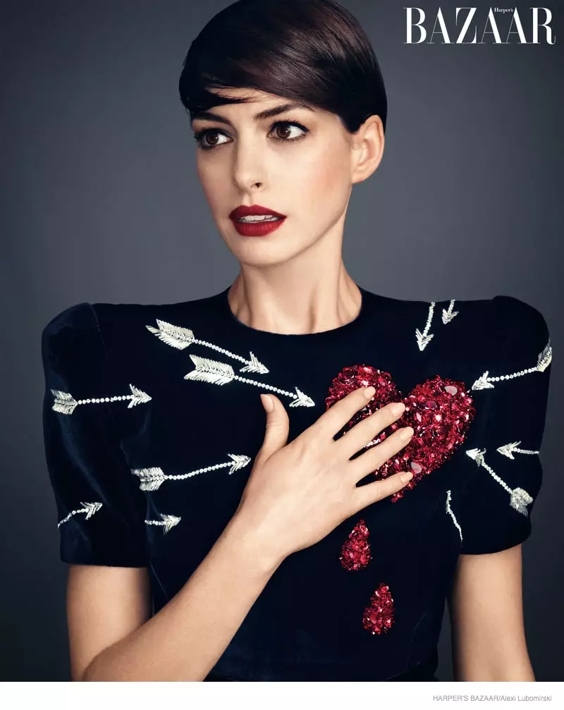 anne-hathaway-harpers-bazaar-oṣu kọkanla-2014-photoshoot02