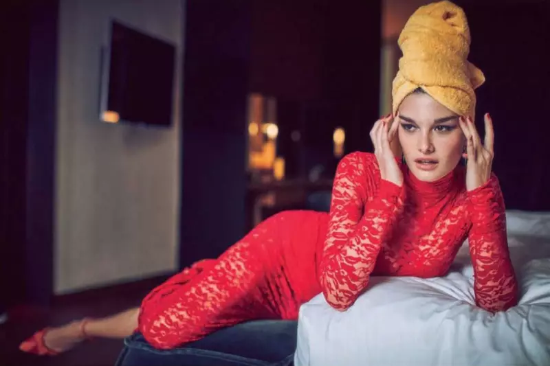 Ophelie Guillermandek Harper's Bazaar Espainiarako bilduma berriak hartzen ditu