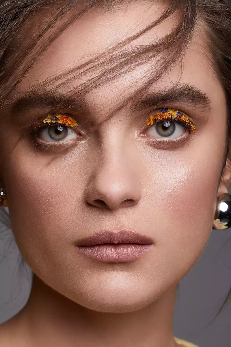 Claudia Gould สวมชุด Spring Beauty ให้กับ L'Officiel Lithuania