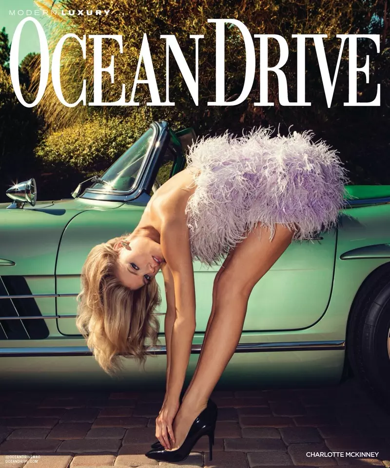 Charlotte McKinney Tig Glam Factor hauv Ocean Drive