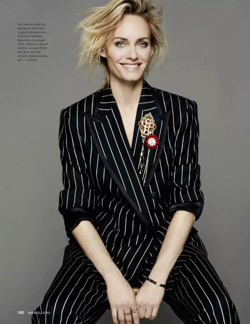 Amber Valletta siert de siden fan ELLE Ruslân