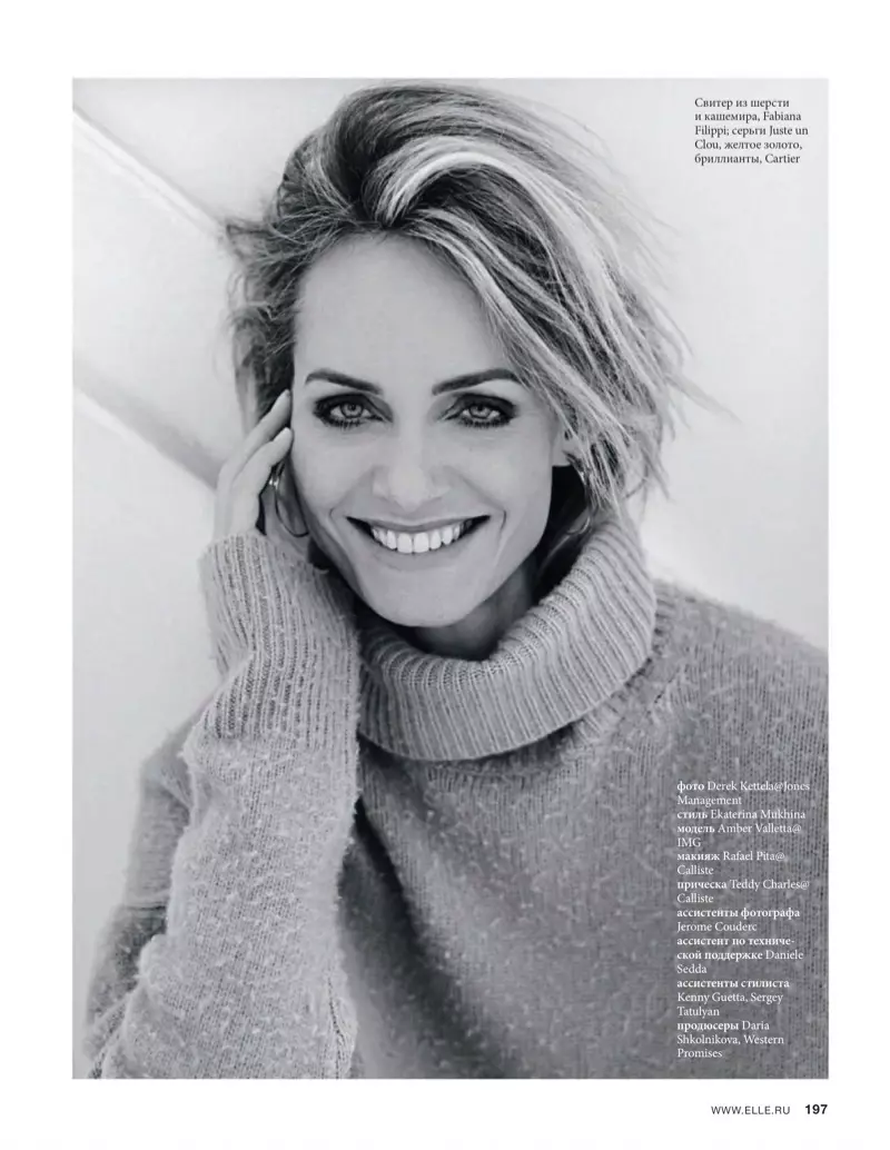 Amber Valletta yn Grasio Tudalennau ELLE Rwsia