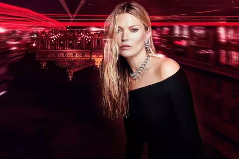 I-Supermodel Kate Moss ihlangana no-Messika eqoqweni lobucwebe eliphakeme.