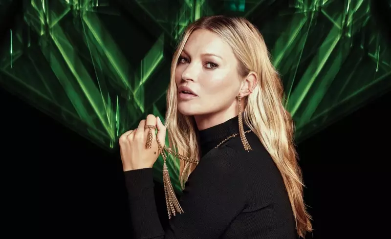 Kate Moss stel Messika deur Kate Moss-juweliersveldtog voor.