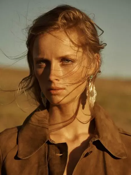 Rianne van Rompaey بولسا Massimo Dutti باھار 2019 ئېلانلىرىدىكى Safari Chic