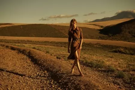 Is Safari Chic í Rianne van Rompaey i bhfógraí Earraigh 2019 Massimo Dutti