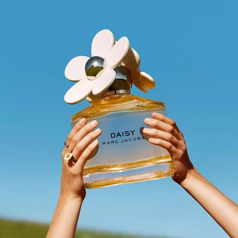 Marc Jacobs enthüllt Daisy Love Parfumkampagne mat Megan Roche, Kaia Gerber an Adut Akech
