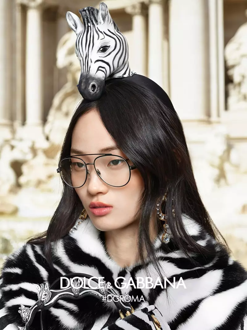 Hyun Ji Shin ສະແດງໃນແຄມເປນ Dolce & Gabbana Eyewear ລະດູໃບໄມ້ຫຼົ່ນ-ລະດູໜາວ 2018