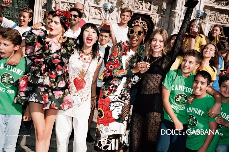 Attēls no Dolce & Gabbana 2019. gada pavasara reklāmas kampaņas. Foto: Andželo Penneta