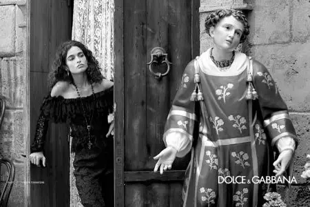 Helena Christensen, Monica Bellucci Front Dolce & Gabbana Spring '19 Kampeni