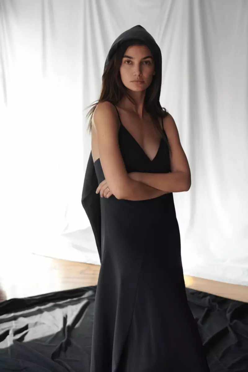 Lily Aldridge anomira akapfeka dhirezi reThakoon