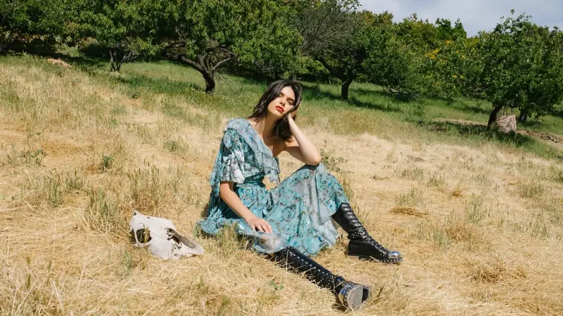 Kendall Jenner estas Nature Girl en Sunday Times Stilo