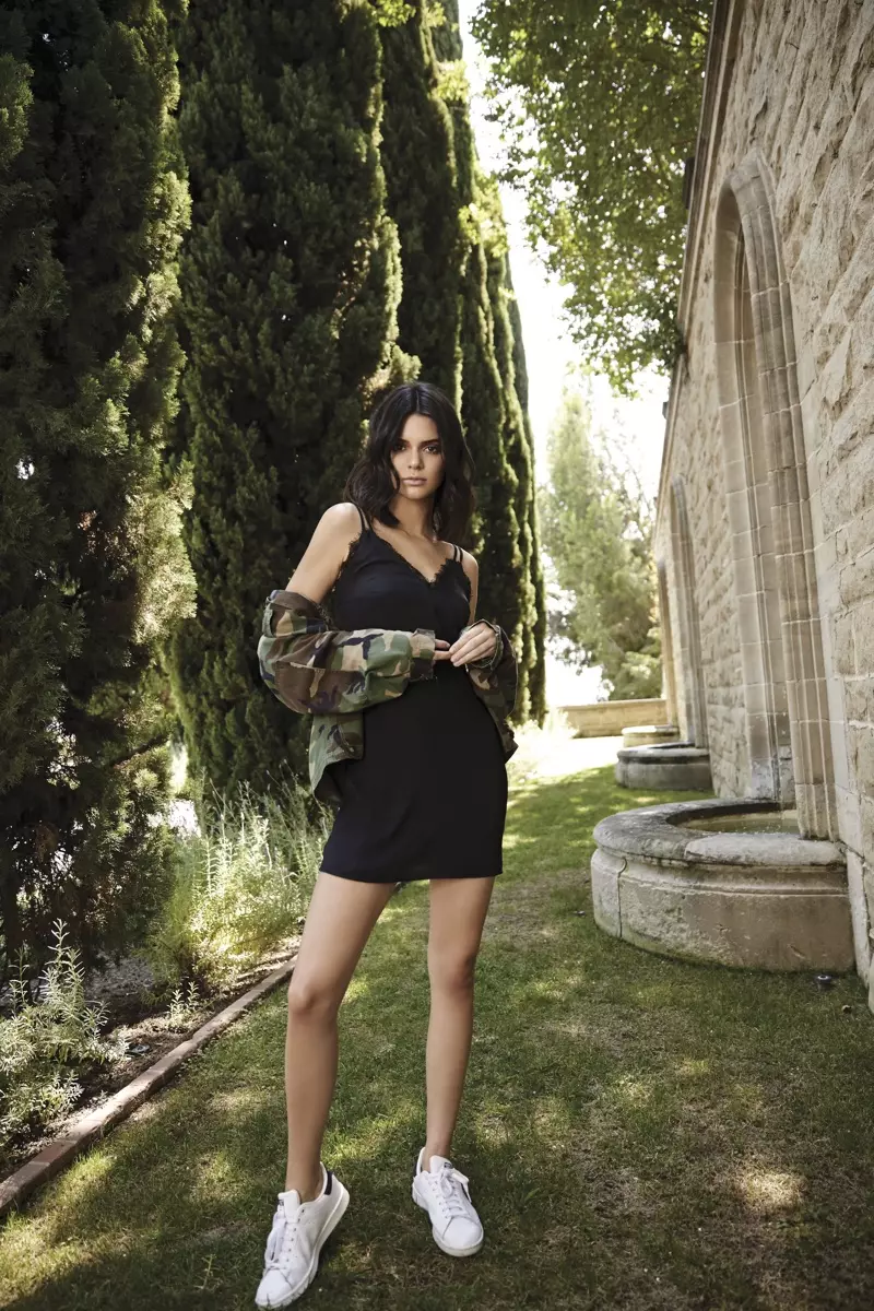 Si Kendall Jenner nagsul-ob ni Kendall ug Kylie Eyelash Lace Strappy Slip Dress