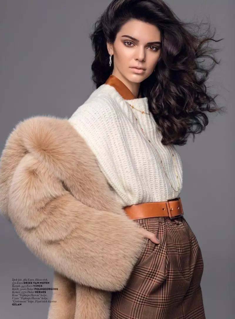 Kendall Jenner Vogue Turkiako udazkeneko modan jartzen da