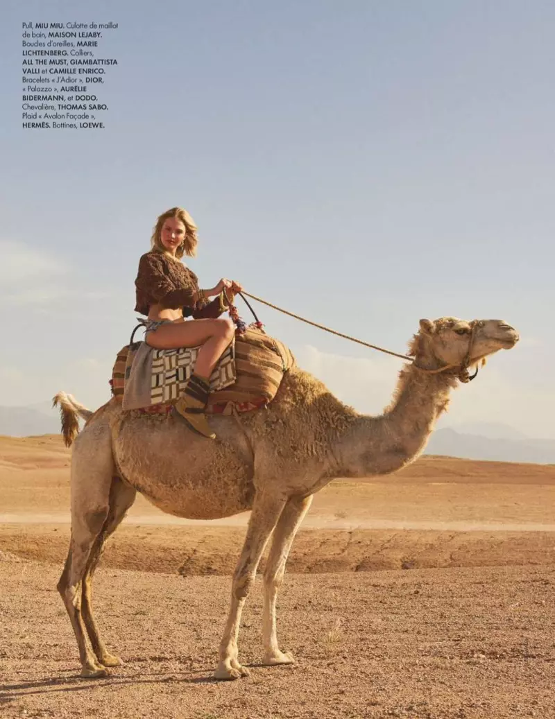 Sasha Luss fa un viatge pel desert per a ELLE France