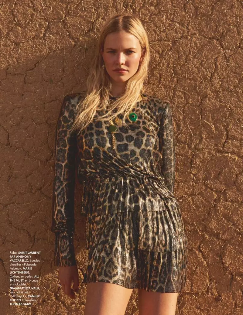 Sasha Luss fa un viatge pel desert per a ELLE France