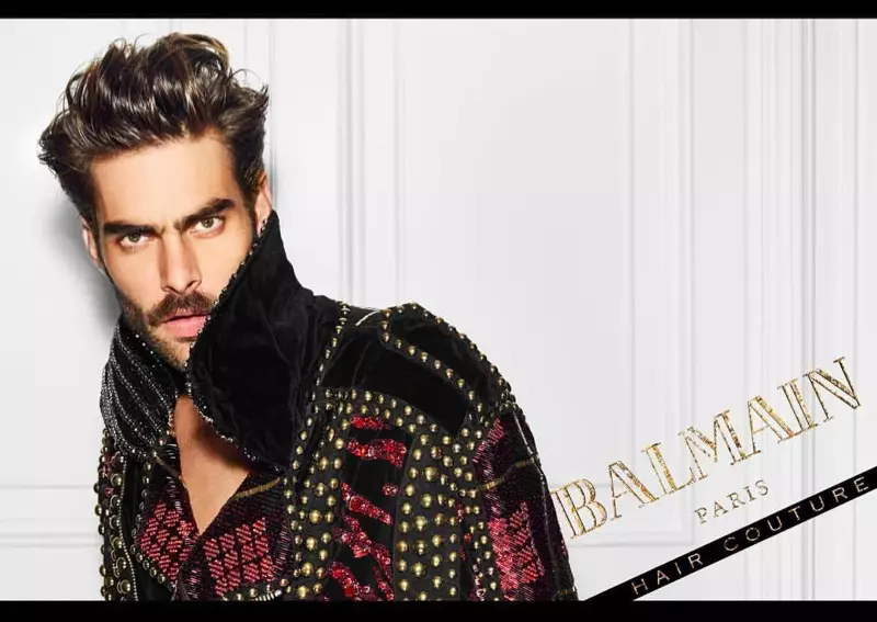 Jon Kortajarena pózuje v kampani Balmain Hair Couture Icons