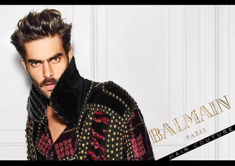 Jon Kortajarena يقف في حملة Balmain Hair Couture Icons