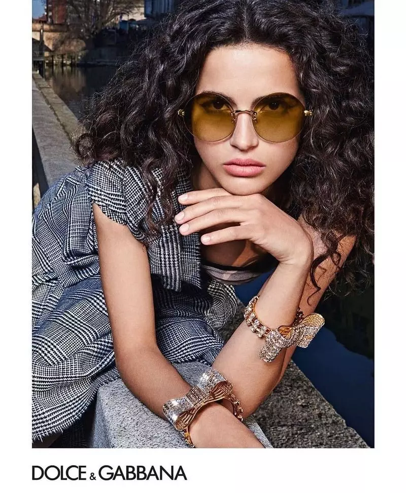Chiara Scelsi ane nyeredzi muDolce & Gabbana Eyewear yekudonha-yechando 2019 mushandirapamwe.