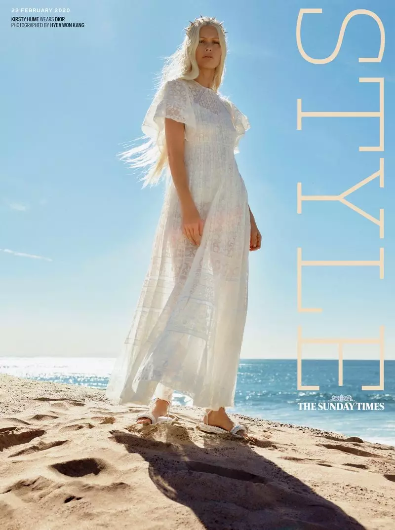 Kirsty Hume Embraces Beach Zam rau Hnub Sunday Times Style