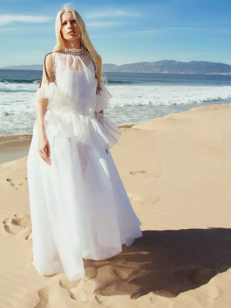 Kirsty Hume tekur á móti strandtískunni fyrir Sunday Times Style